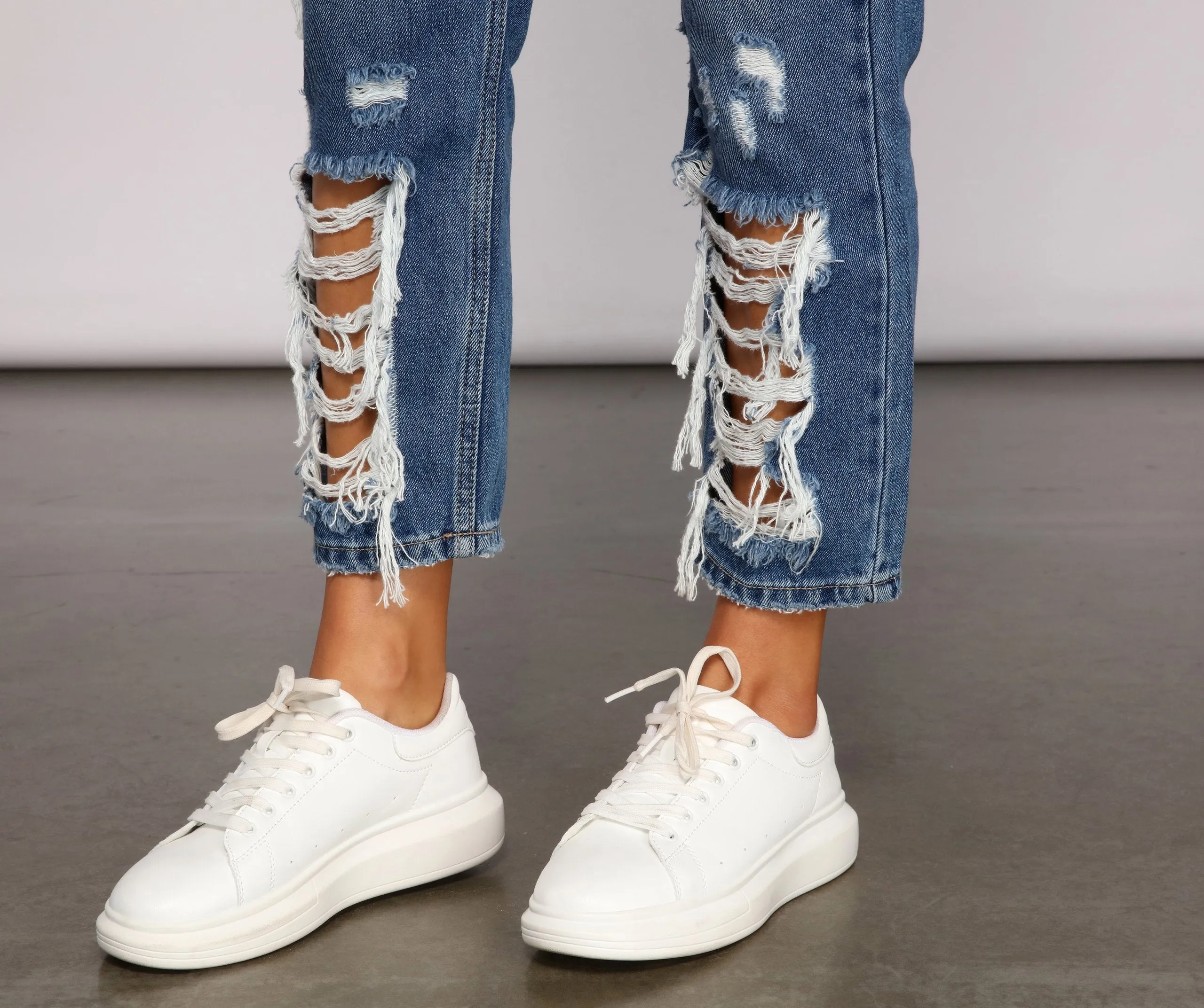 KittenAlarm - Classic Destructed Straight-Leg Jeans