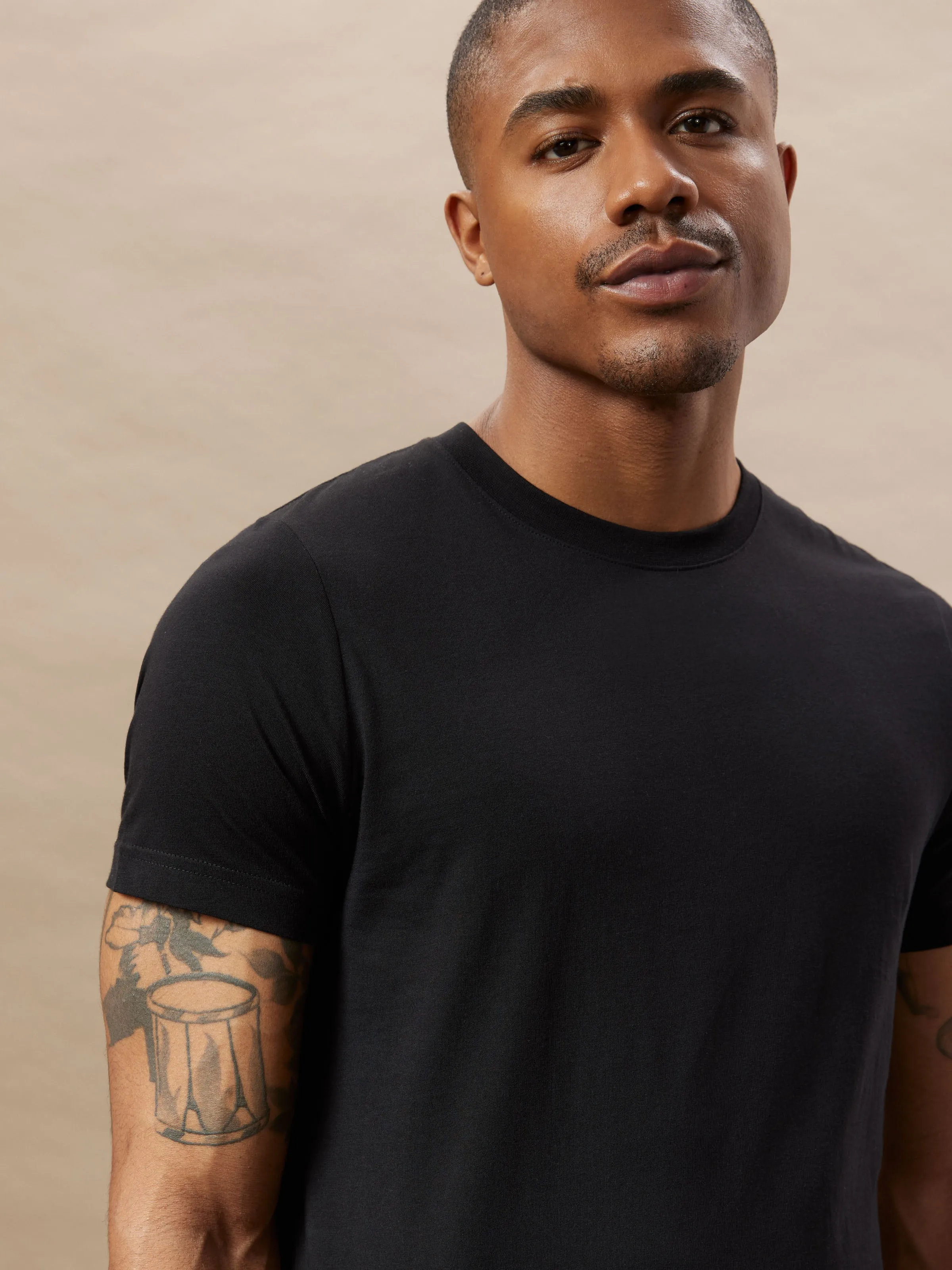 The Slim Fit Essential T-Shirt in Black