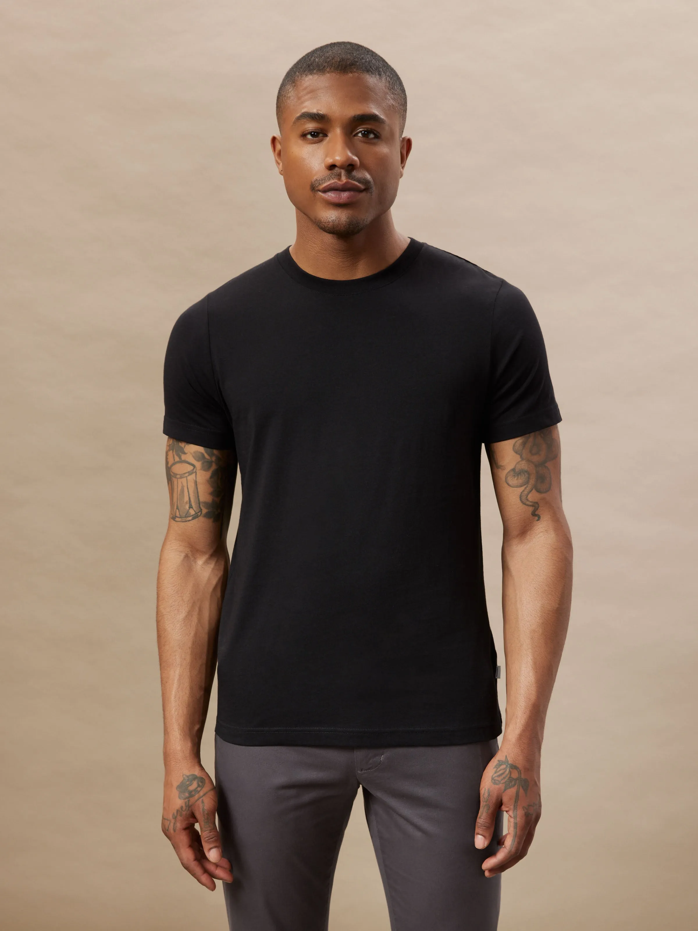 The Slim Fit Essential T-Shirt in Black